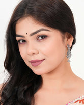 Sculptural Kathak‑Style Drops