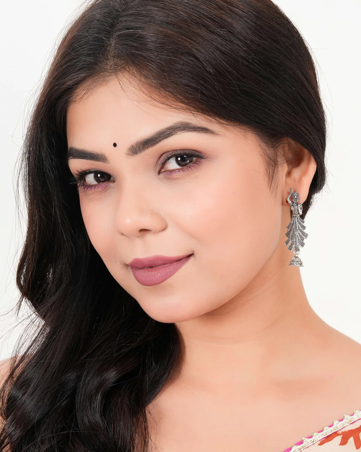 Sculptural Kathak‑Style Drops