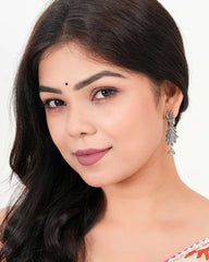 Sculptural Kathak‑Style Drops